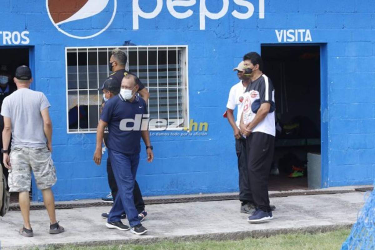 Aficionados irrumpieron en el estadio Sergio Reyes y ocasionaron retraso en el arranque del Savio-Génesis