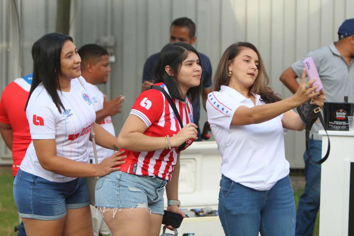 Olimpia goleó al Génesis: el debut de “Nacho” Colombini, errorazo del portero Argueta y las bellas chicas en Comayagua