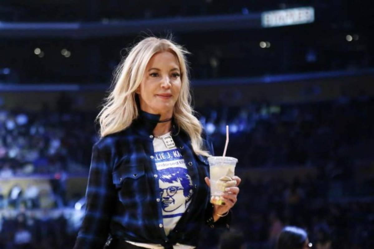 Así es la 'polémica' y hermosa Jeanie Buss, la primera dueña en ganar un anillo en la NBA