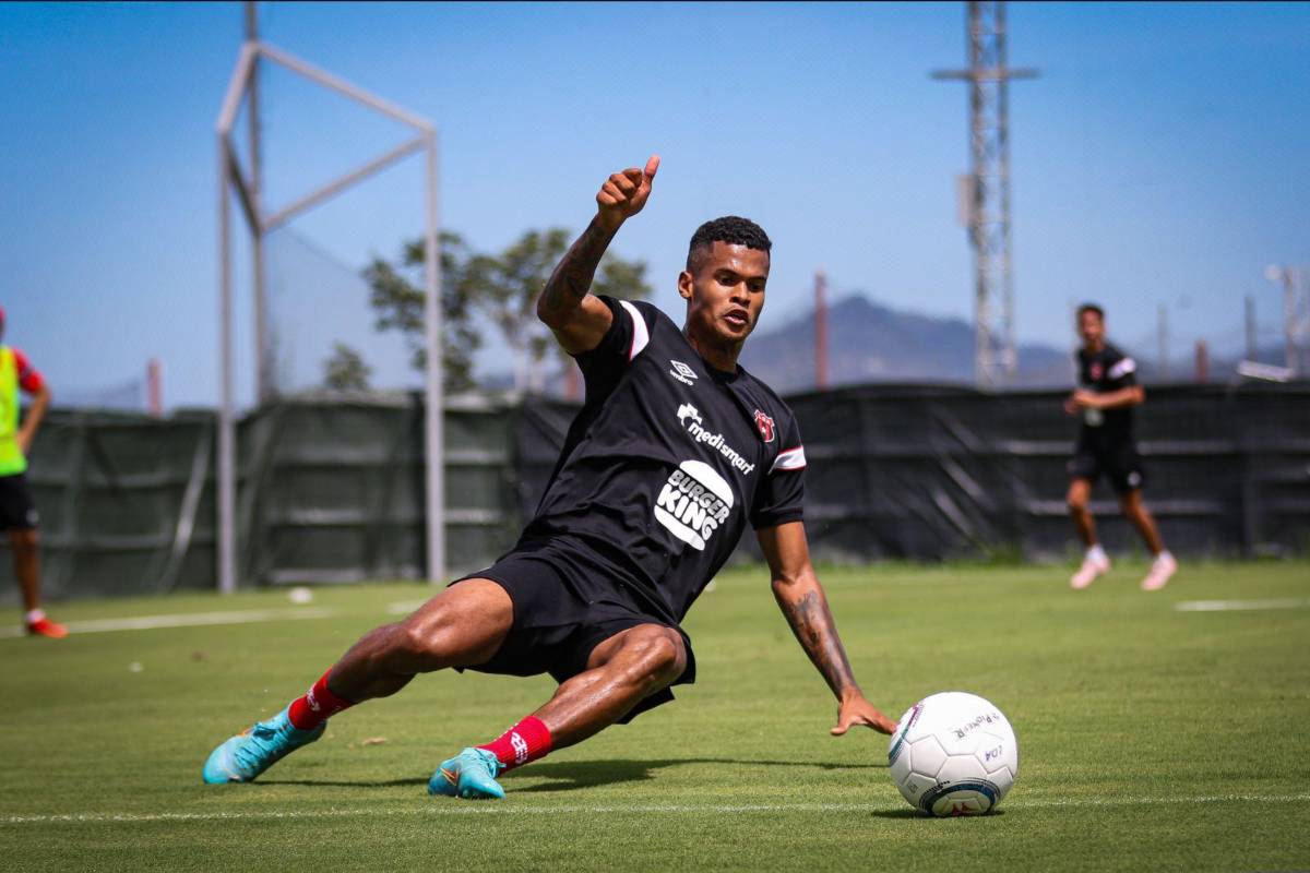 Fichajes en Centroamérica: Moya suena fuerte en club grande de Guatemala, Medford dirigirá a hondureño y Manfred Ugalde, camino a la Premier League