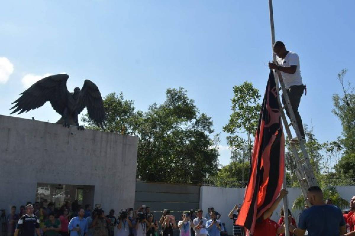 Desgarradoras imágenes: Tristeza y llanto en complejo del Flamengo tras voraz incendio