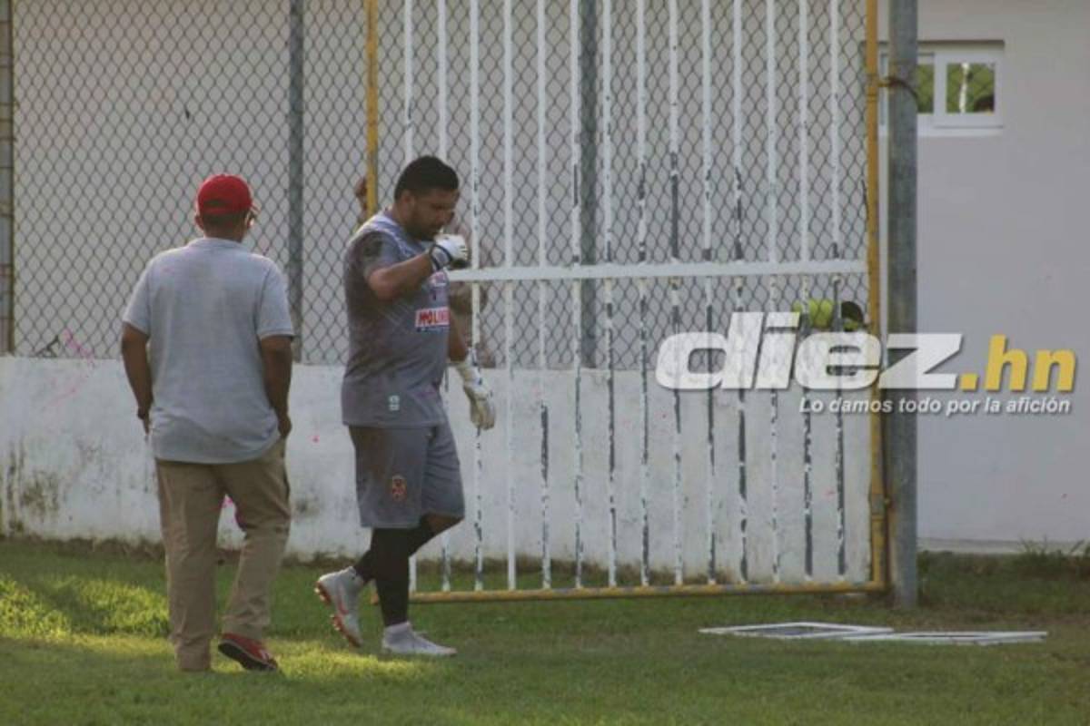 Fotos: La bronca de Obed con Carlos Pineda y el portero del Real de Minas que jugó de delantero