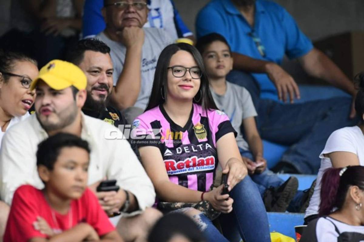 ¡Mamitas! Las linduras que adornaron la vuelta del repechaje en Honduras
