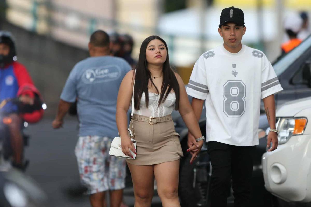 La bella nicaragüense que enamoró y las hondureñas que arrancaron suspiros; el ambiente del Honduras vs Nicaragua