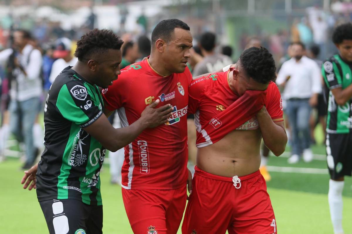 ¡La tristeza del descenso! Los jugadores del Real Sociedad en llanto y desconsolados, ¿qué pasó con Rony Martínez?