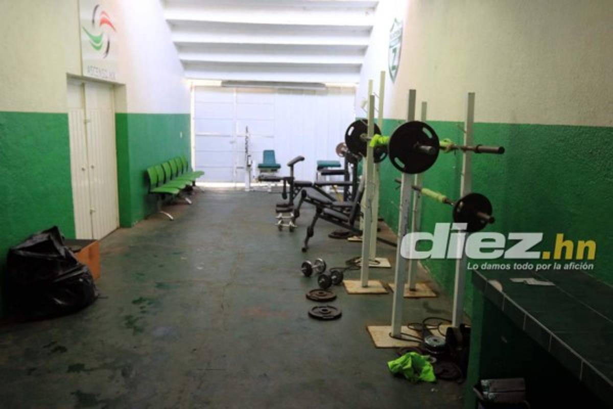 El feo y abandonado estadio donde entrena Honduras en Cuernavaca