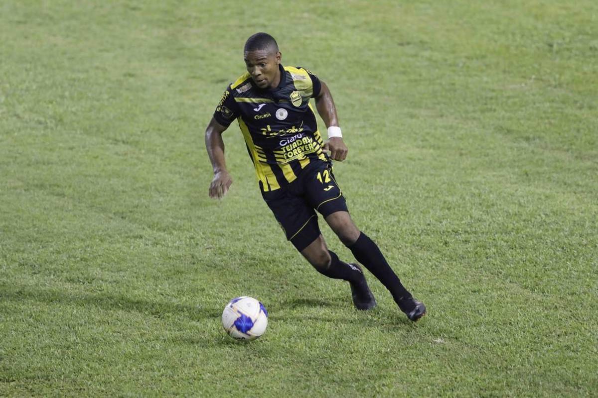 Héctor Vargas y el 11 titular con el que se estrenaría dirigiendo al Real España ante Olimpia