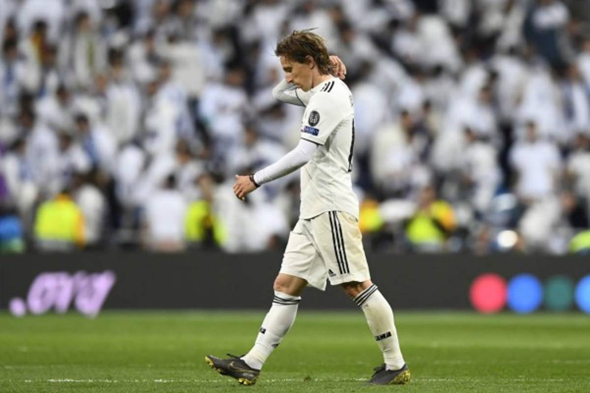 NO SE VIO EN TV: El desconsuelo de los futbolistas del Real Madrid y el jugador del Barcelona en el Bernabéu