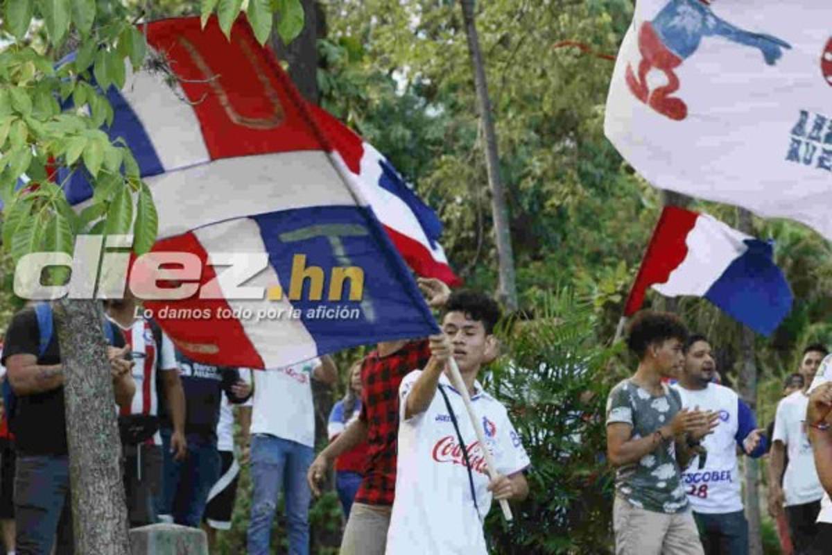 Barra del Olimpia llegó a motivar al plantel previo al juego ante Saprissa