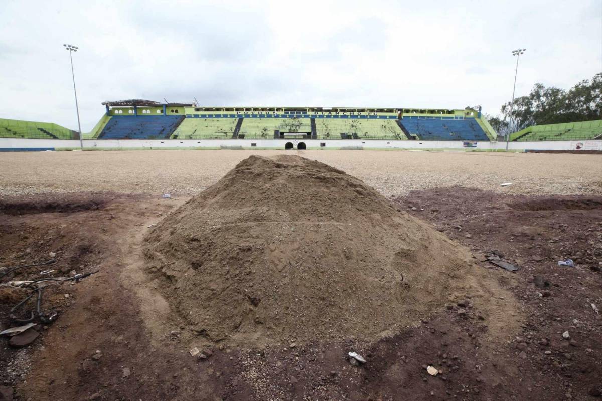 Así luce el estadio Juan Ramón Brevé Vargas, que recibe los trabajos de remodelación para cambio de césped ¿Cuándo finaliza la obra?