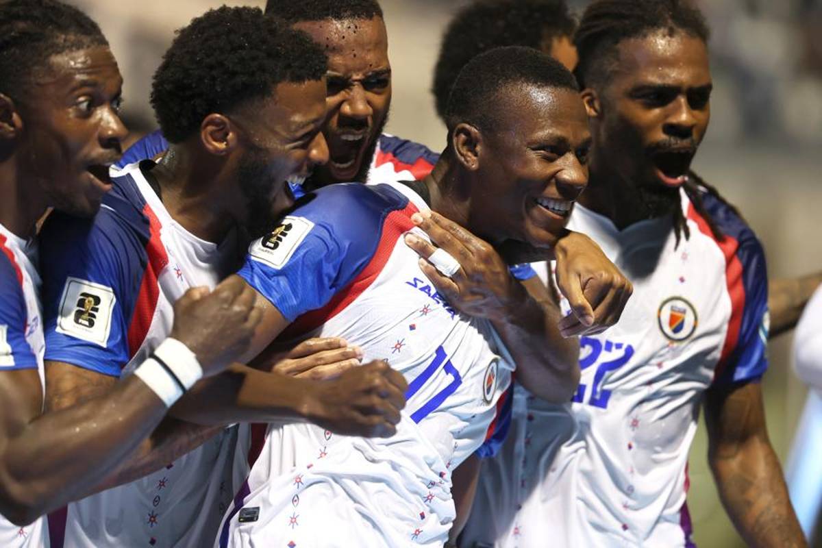 Japoneses le dan lección a la afición de Nicaragua por dejar el estadio como un chiquero tras goleada de Haití