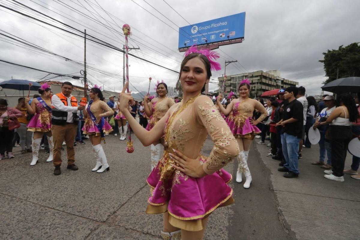 ¡Qué bellas! Palillonas se roban las miradas en los desfiles patrios 2026