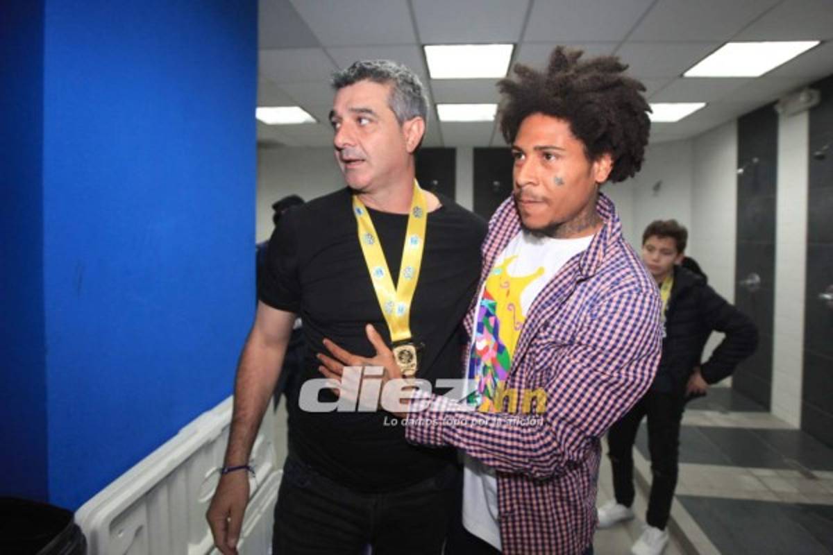 EN FOTOS: La íntima celebración de Motagua en su camerino tras ganar la copa 16