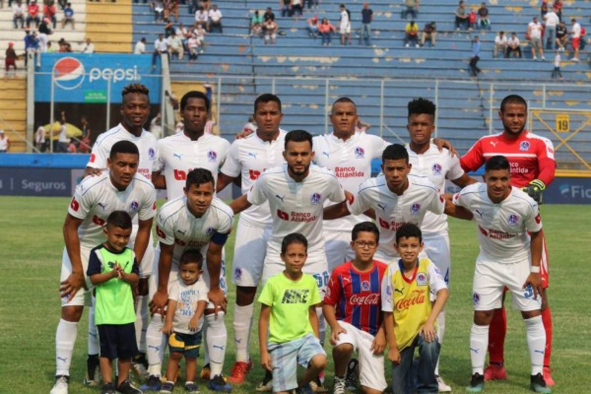 Así han evolucionado las camisas del Olimpia, ahora va con otra marca