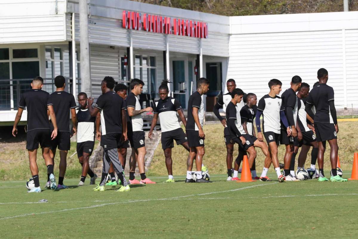Futbolistas del Olimpia reciben los trofeos de Premios DIEZ, nuevo look ¿Posible sorpresa en el 11 titular?