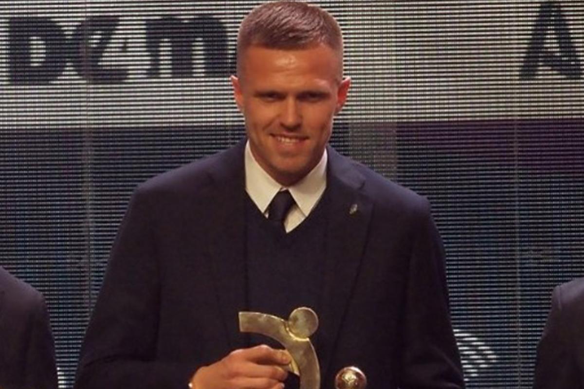 Fue uno de los delanteros más temidos de Europa, una presunta infidelidad lo hundió y así luce a sus 38 años