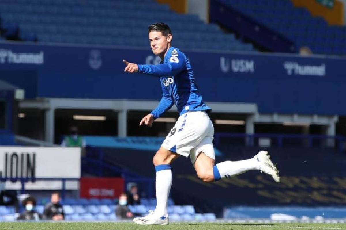 Pegado al poste: James Rodríguez convierte su primer gol con el Everton en la Premier League