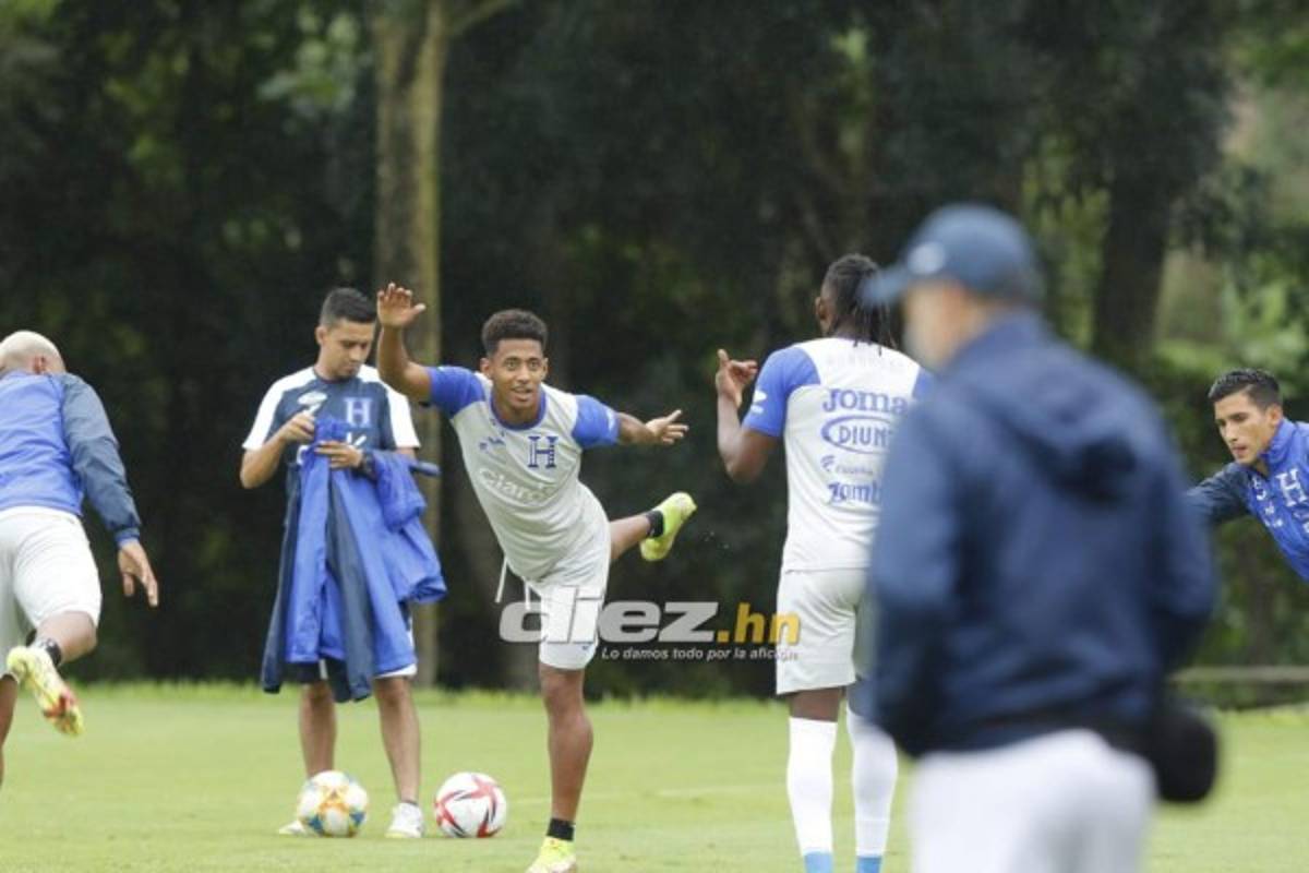 'Bolillo' Gómez recibe a viejo conocido en el entrenamiento de Honduras; el mano a mano de Elis con Choco Lozano