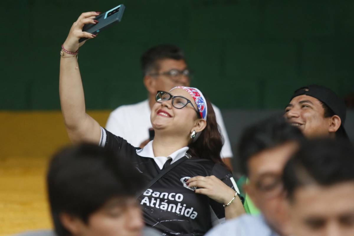 Clásico de bellezas: Aficionadas y edecanes enamoran en el Marathón vs Olimpia
