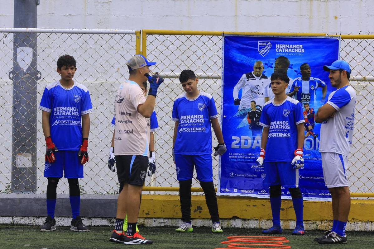 David Suazo, Wilson Palacios, Maynor Figueroa y otros exjugadores llevan vida y fútbol en las Clínicas Hermanos Catrachos