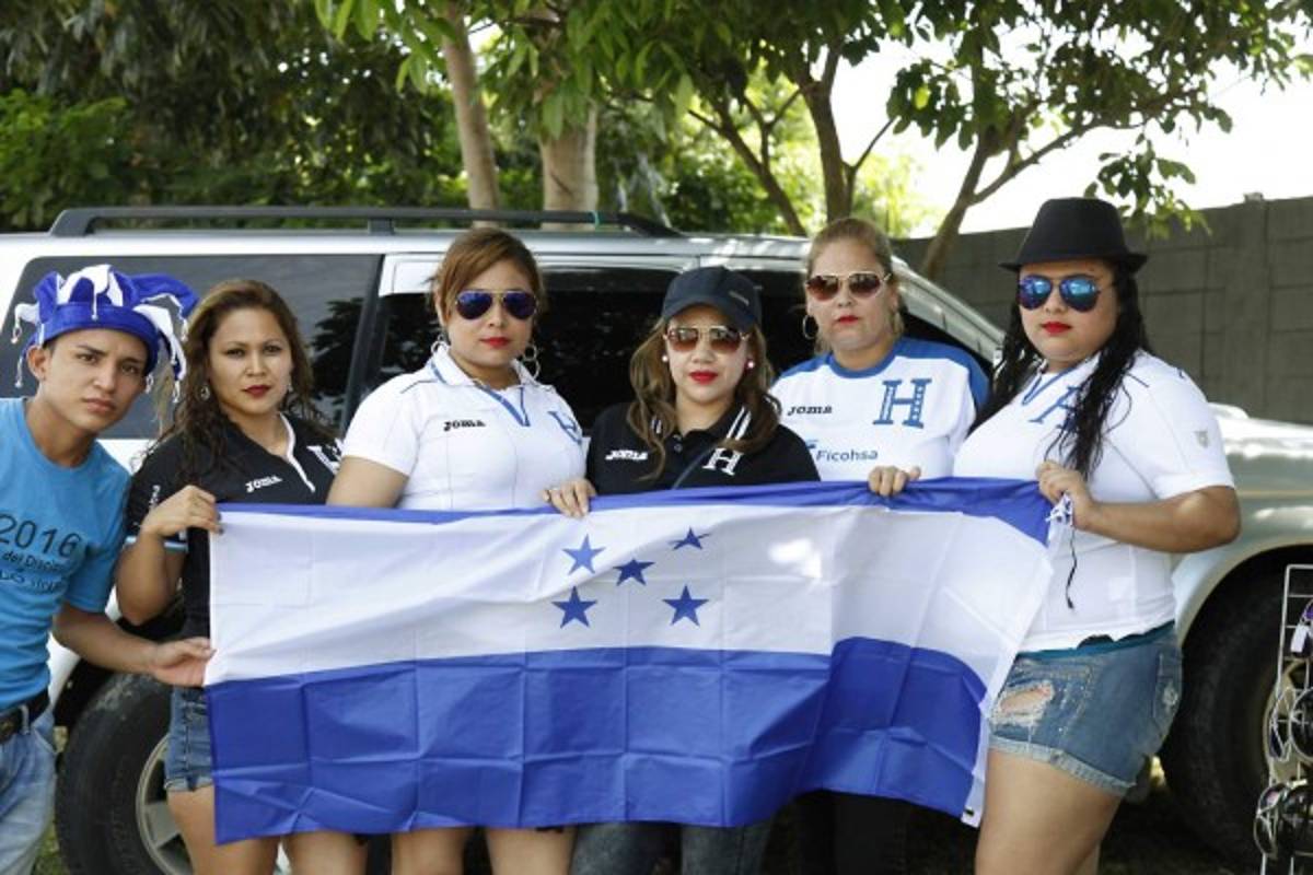 FOTOS: Así está el ambiente para el juego Honduras-Canadá en el estadio Olímpico