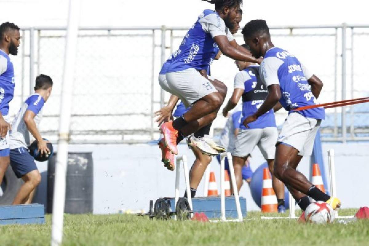 FOTOS: Fortaleza física y bajo fuerte calor se entrena la Sub-23; Coito observa y Falero trabaja en cancha