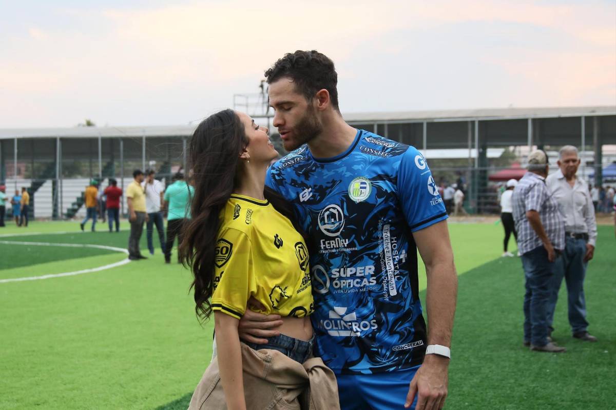 La Megan Fox hondureña que le robó el corazón a futbolista y lo sorprendió en pleno juego ¿A qué se dedica?