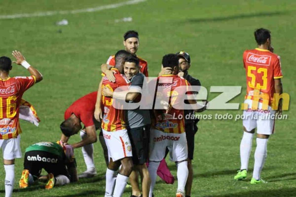 NO SE VIO EN TV: El drama de los jugadores de Motagua y la inolvidable pancarta en gradería