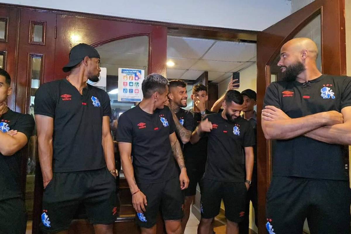 Fiesta Blanca: El banderazo de la Ultra Fiel, la actitud de los jugadores del Olimpia y el mensaje de Rafa Villeda para su afición