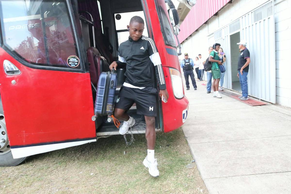 Aficionadas del Olimpia enamoran, aparece la famosa gorra del Platense y el selfie