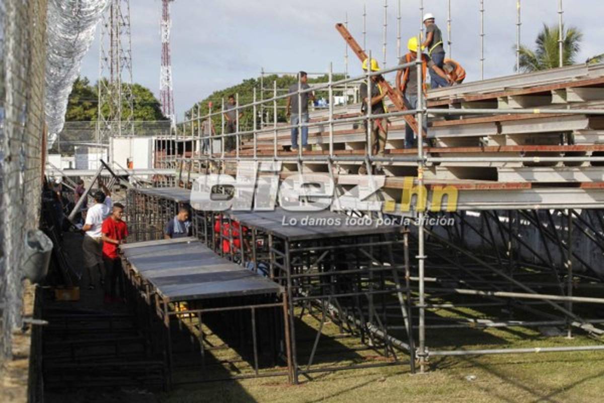 FOTOS: Así son las graderías móviles que se instalan en el Excélsior