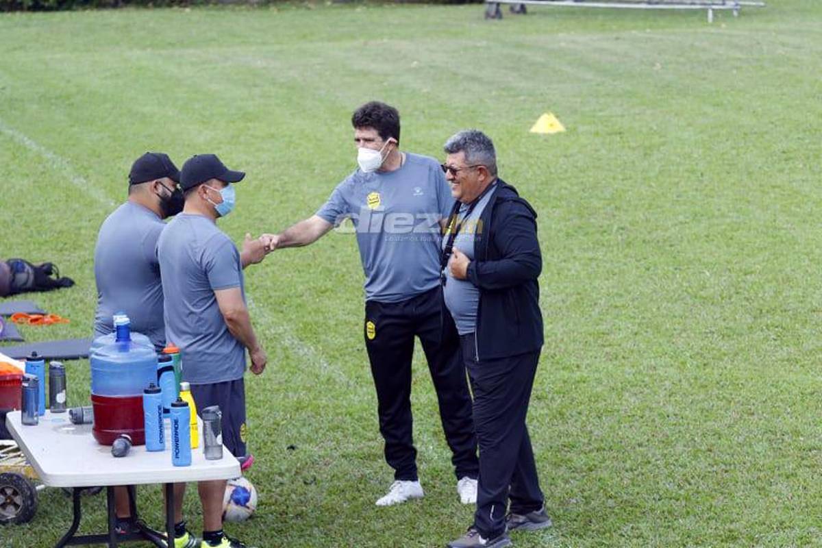 Así fue el primer día de Héctor Vargas con Real España; los ‘regalos’, el café, sus ayudantes y la charla