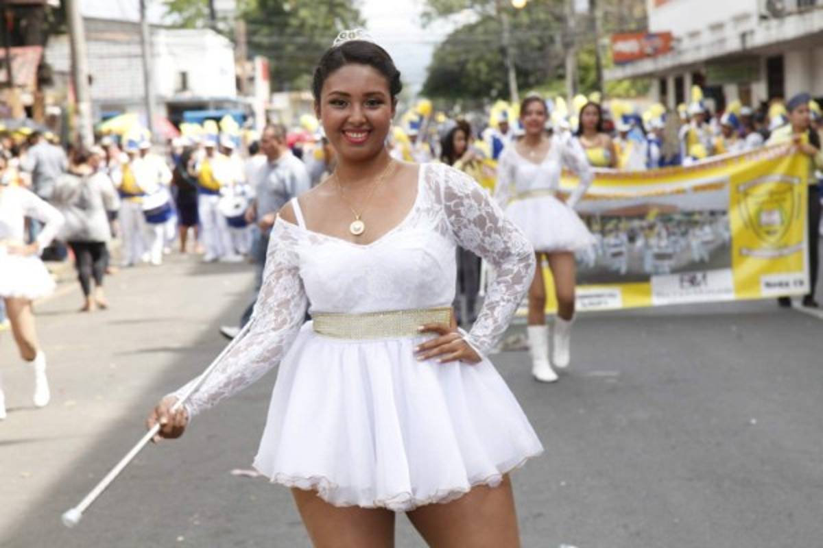 Las palillonas que se robaron las miradas en desfiles en San Pedro Sula