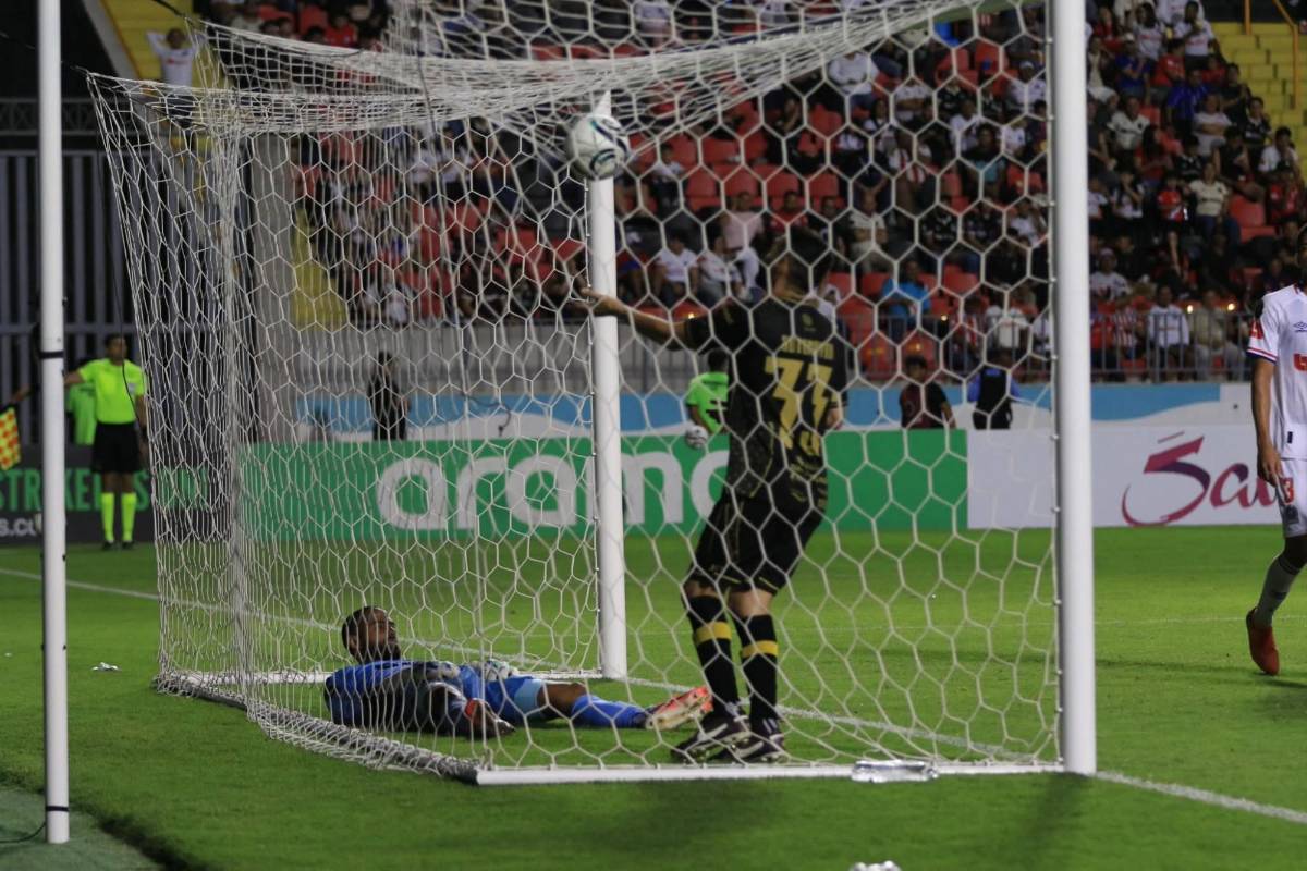 ¿Y el VAR? el penal que no le pitaron a Mixco y la extraña celebración de Edwin