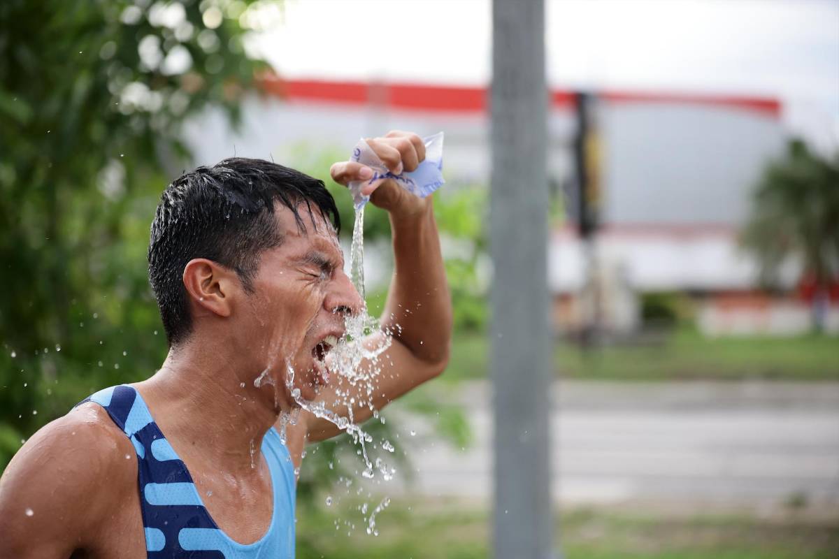 Maratón La Prensa: Atletismo puro, belleza femenina, mascotas corriendo y alegría en búsqueda de la meta