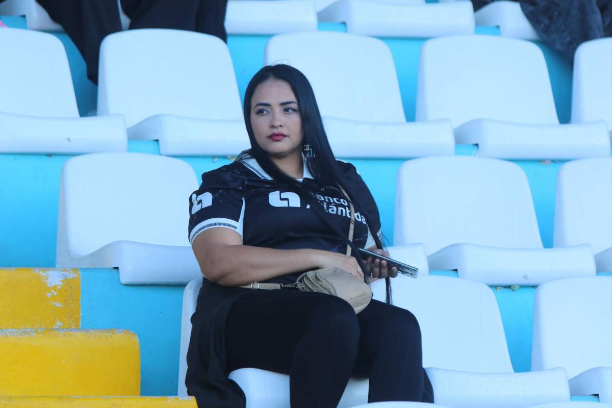 Ambientazo de la Ultra Fiel, aficionado fue capturado y bellas chicas engalanan el Nacional para el Olimpia - Real España