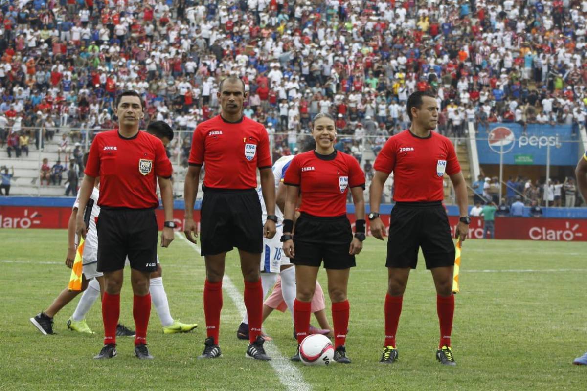 Solamente una vez dirigió Melissa Pastrana una final del fútbol hondureño. Fue en la ida del Olimpia - Motagua.