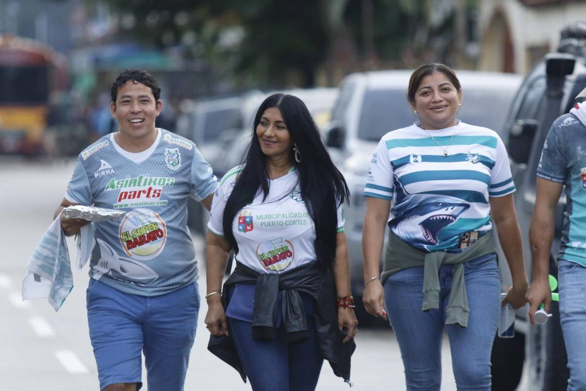 Ambientazo en el estadio Rubén Deras, hermosas jóvenes y ni la lluvia detiene la gran final del ascenso de Honduras entre CD Choloma y Platense