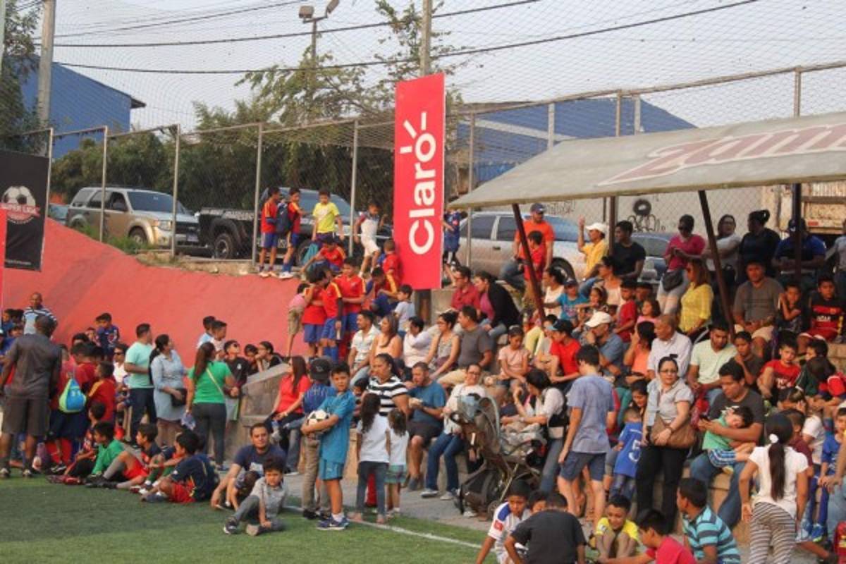 Ambientazo y mucha belleza: Claro inaugura uno de los torneos más esperados en Honduras