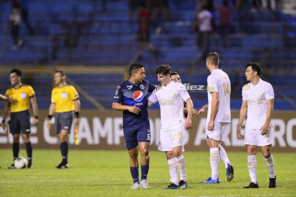 El saludo de Frank de Boer con Diego Vázquez, abrazo de Klusener e intercambio de camisas