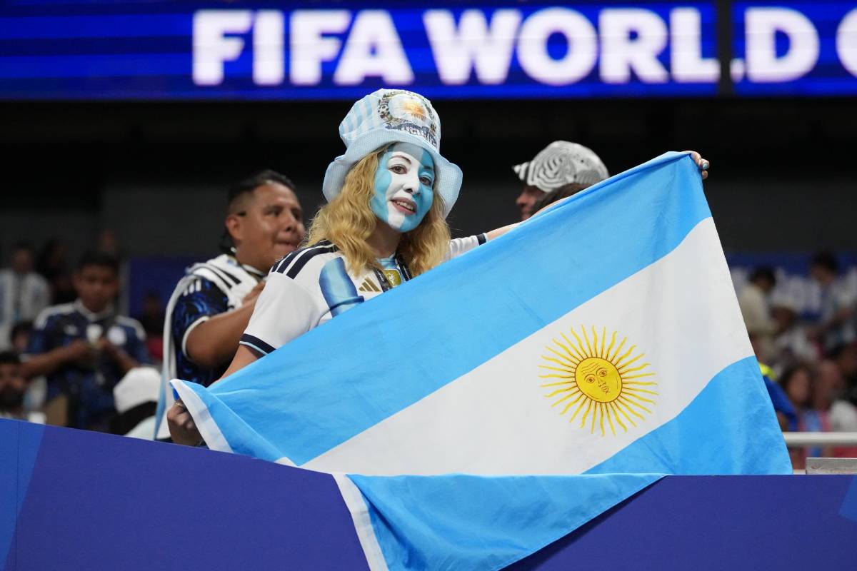 Ingleses y argentinos viven una guerra futbolística recordando la batalla del 86