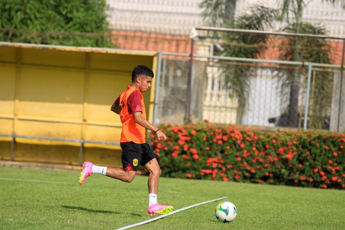 Fichajes: Olimpia confirma baja, joyita de Real España a Europa, Motagua sigue con la barrida, ¿y Michaell Chirinos?