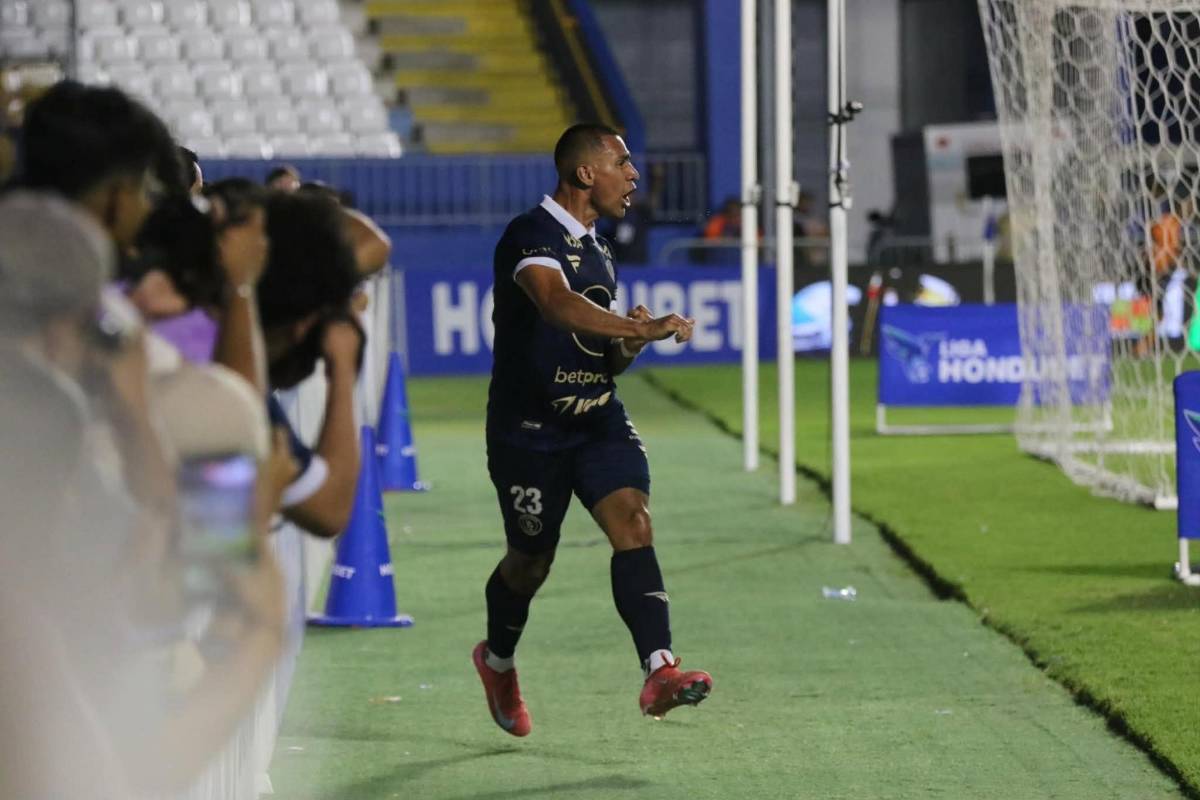Motagua festeja con remontada, bellas chicas y así llegó Emilio  con Virgnia