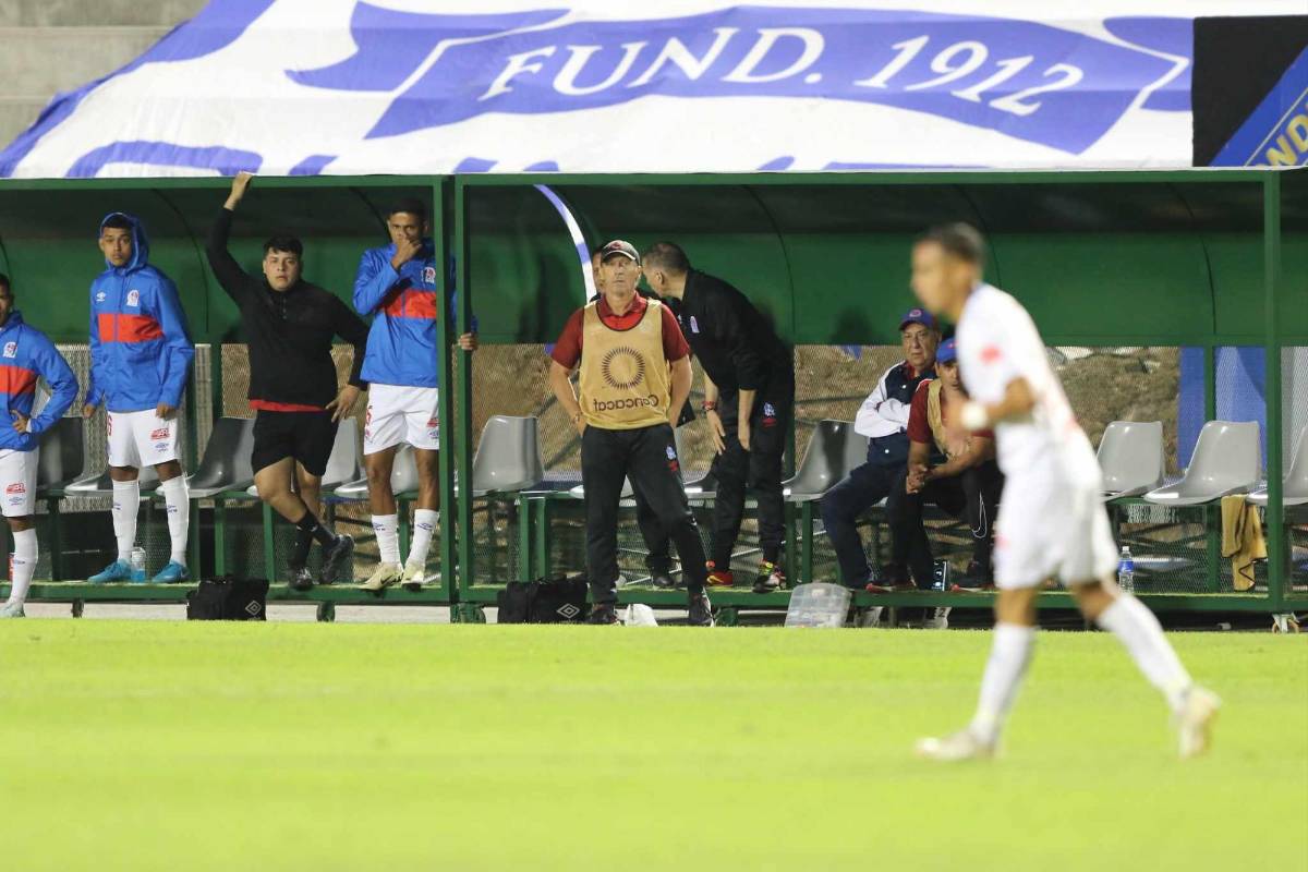 El adiós de Pedro Troglio con Olimpia: homenajeado, lo vivió con intensidad y quedó al borde de las lágrimas