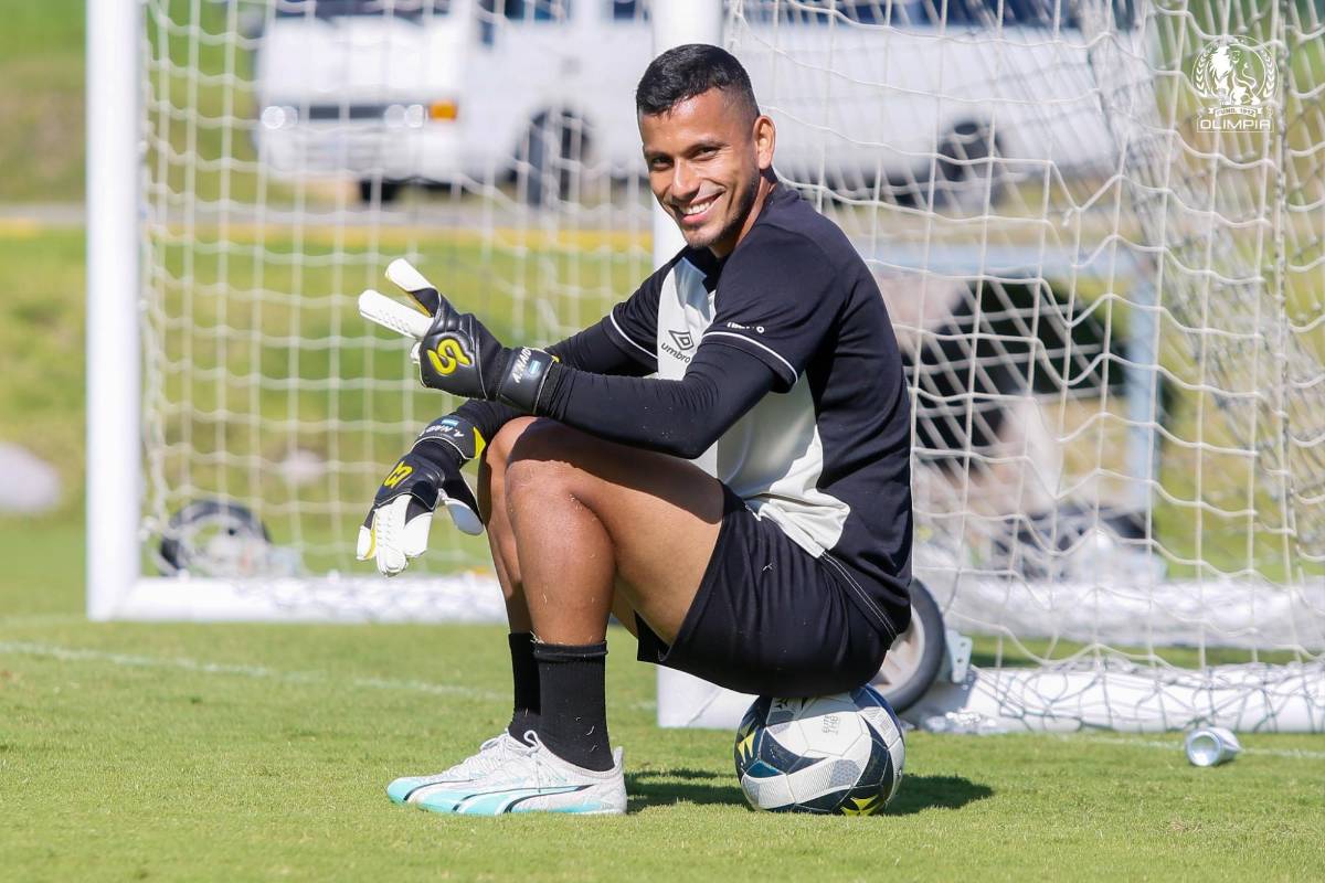 Pedro Troglio vuelve a Argentina y esta es la alineación histórica que dirigió al frente del Olimpia