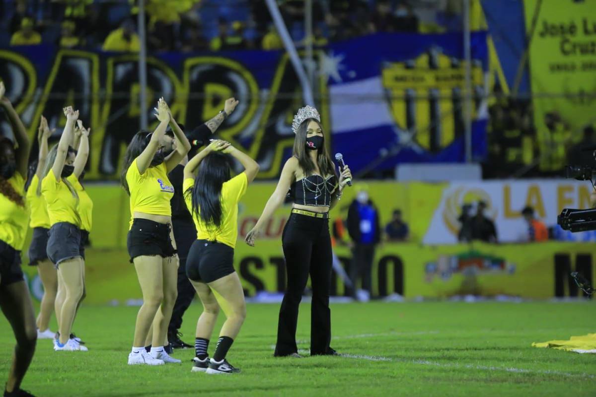 Tremendo show de entretiempo y duelo de bellezas: lo que dejó la final de Real España ante Olimpia en el Morazán