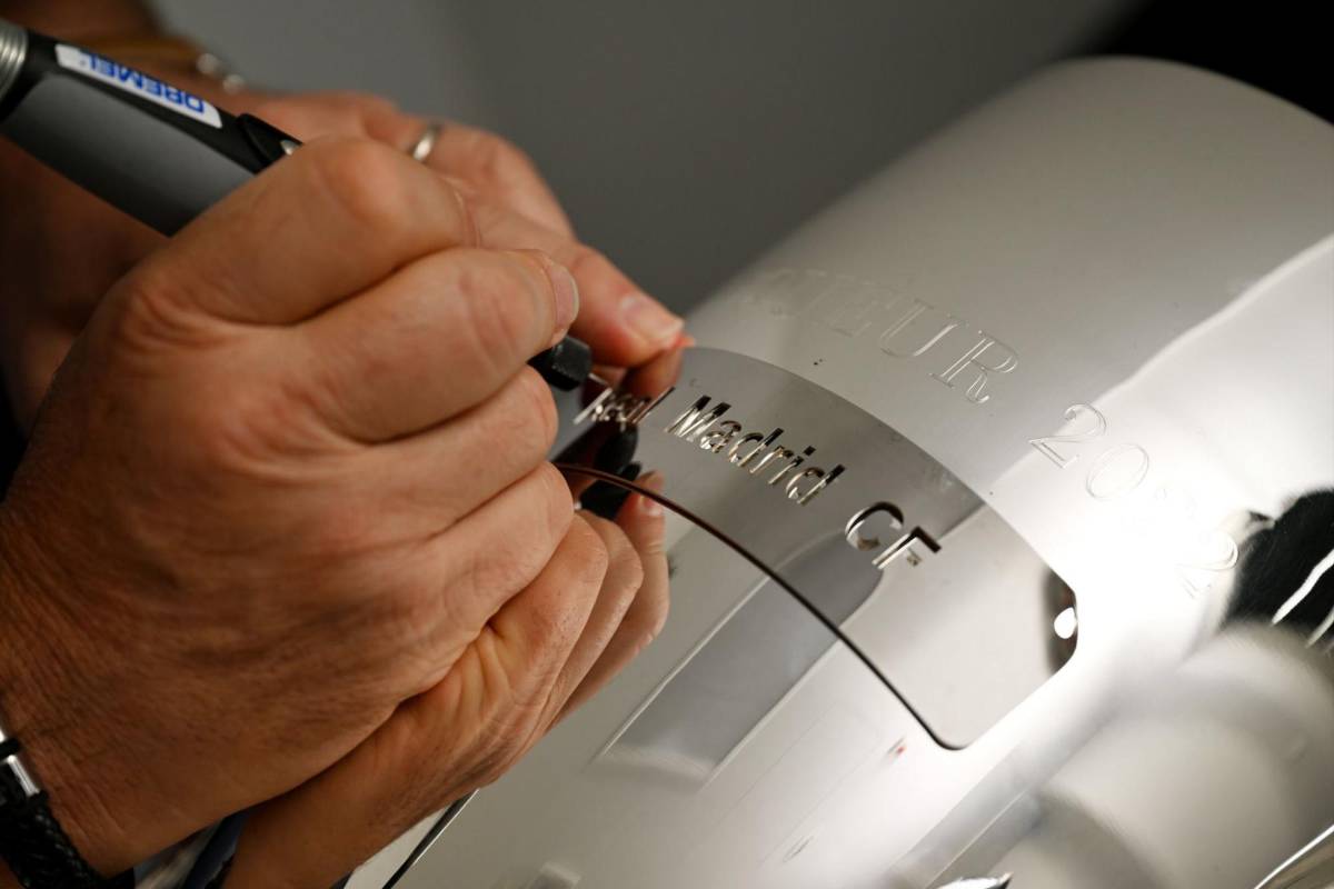 NO SE VIO EN TV del Real Madrid campeón de la Supercopa: Ancelotti lo sentencia y dura pancarta contra Barcelona; no se olvidan de Mbappé