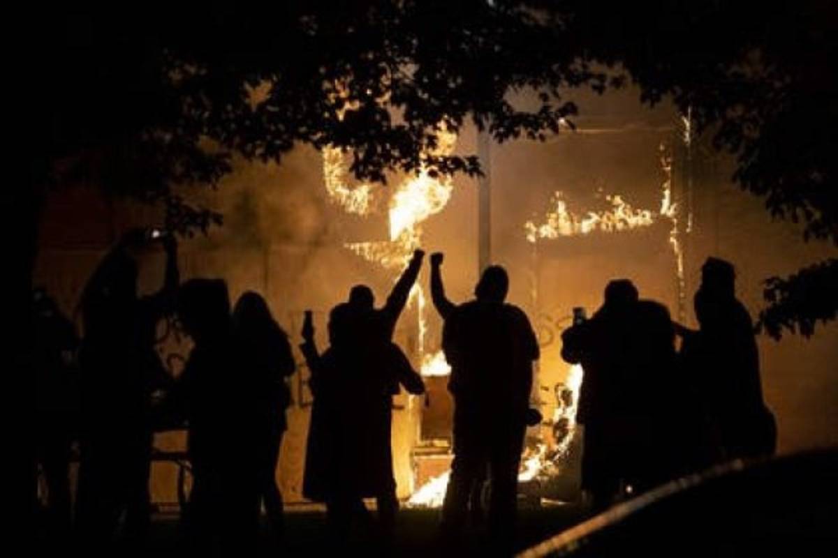 Desolada, destruida y en toque de queda: Minneapolis, una ciudad en 'guerra' en medio del coronavirus