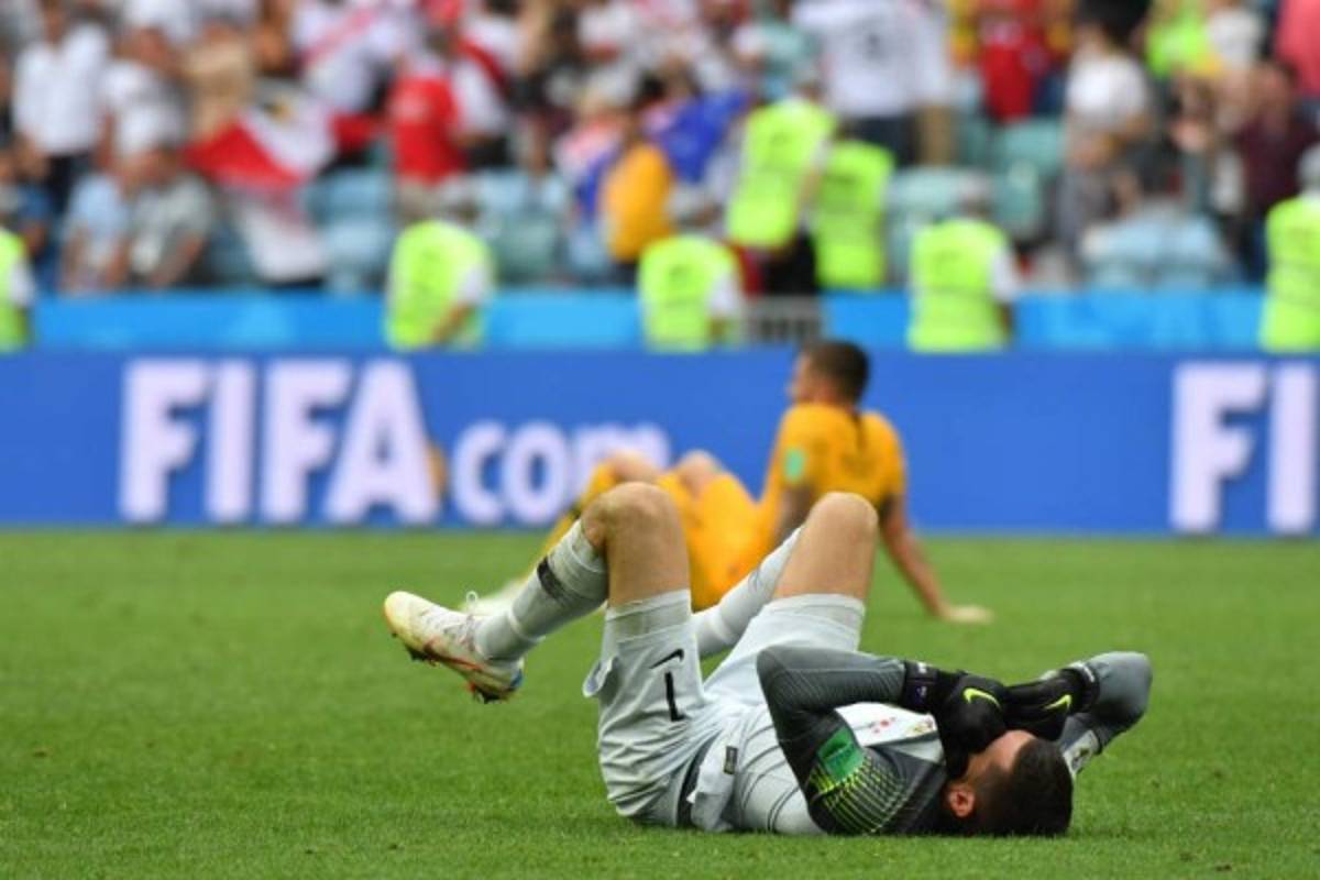LO QUE NO SE VIO EN TV: Jugador peruano destrozado por penal fallado y el llanto de los aficionados