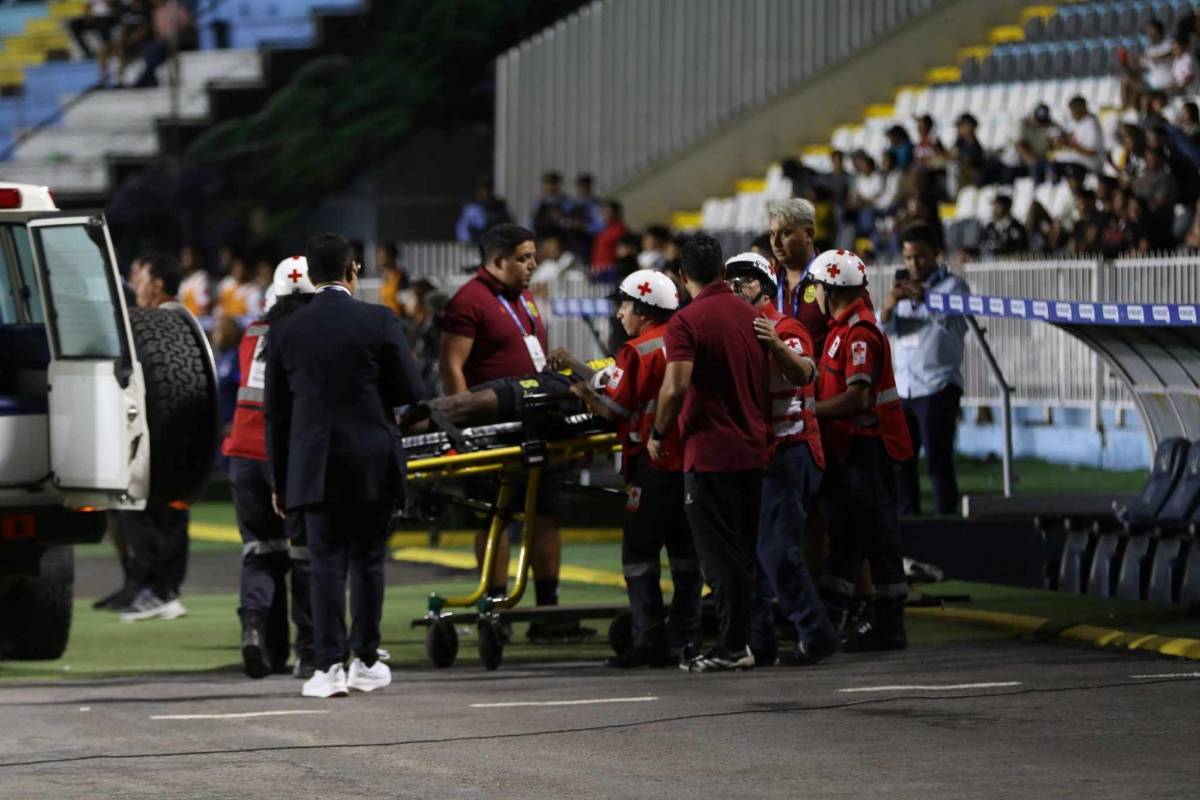 Europeo sorprende en el Nacional, futbolista fue sacado en una ambulancia y el detenido en pleno Olimpia-Real España